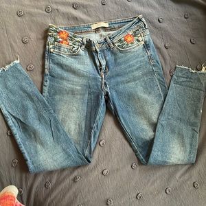 ZARA skinny jeans with floral design on hips. Size 6.